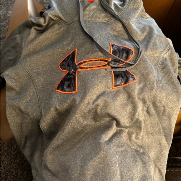 Under Armour Sweatshirt - Picture 2 of 2